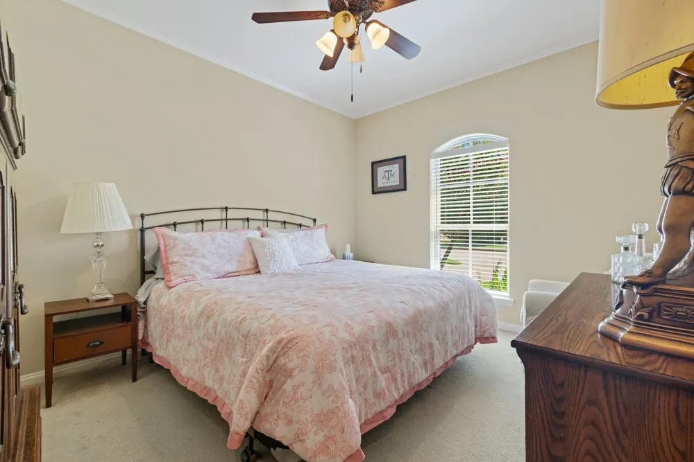 1904 Melbourne Drive Pantego, TX 76013