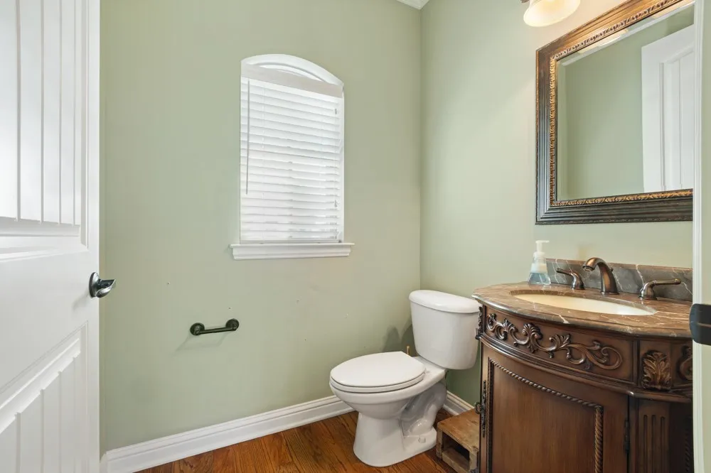 1904 Melbourne Drive Pantego, TX 76013