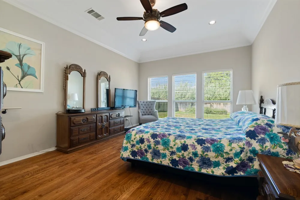 1904 Melbourne Drive Pantego, TX 76013