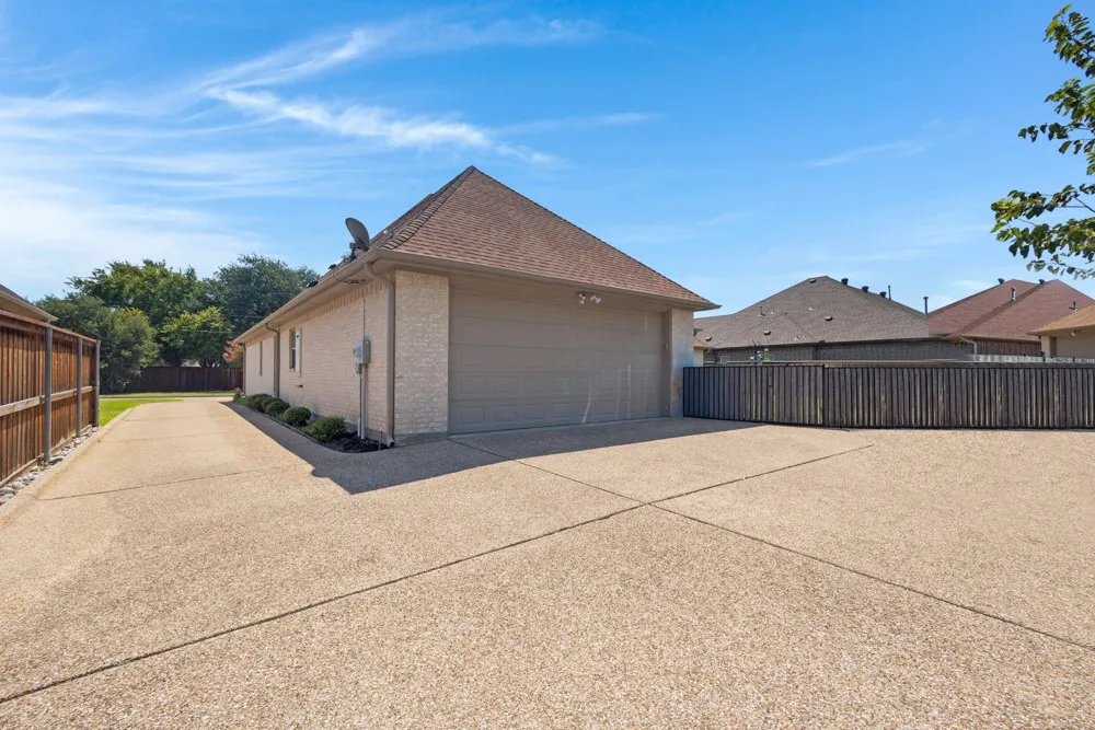 1904 Melbourne Drive Pantego, TX 76013