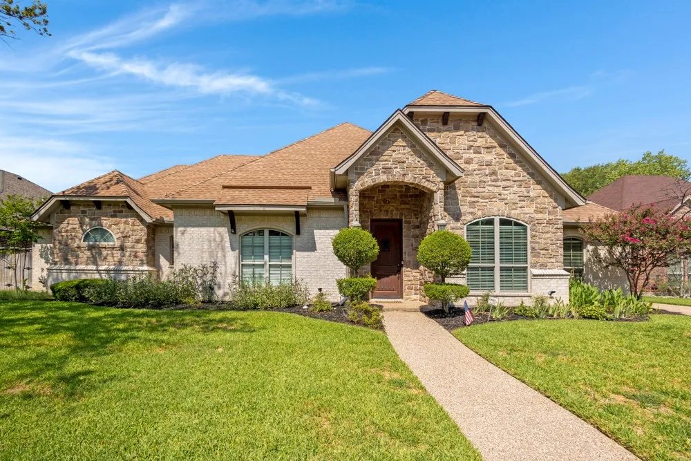 1904 Melbourne Drive Pantego, TX 76013