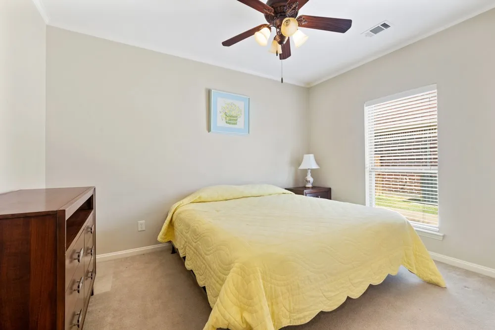 1904 Melbourne Drive Pantego, TX 76013