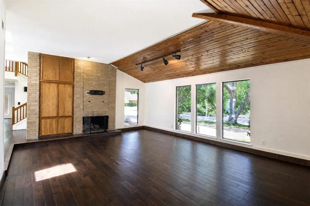 11901 Woodbridge Drive Dallas, TX 75243