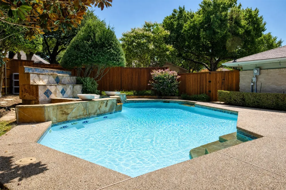 11901 Woodbridge Drive Dallas, TX 75243
