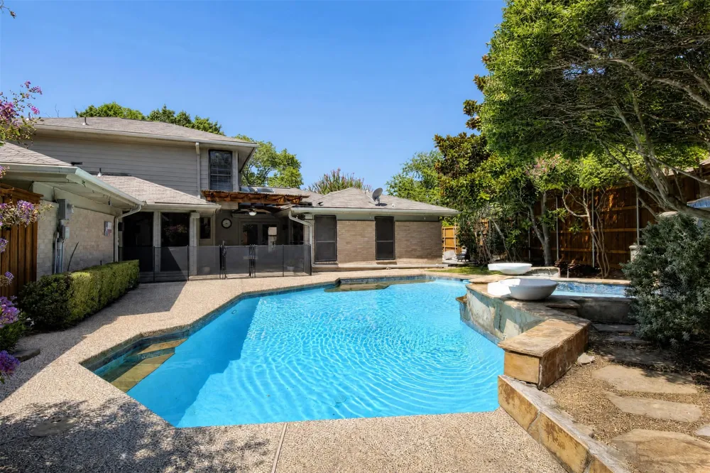 11901 Woodbridge Drive Dallas, TX 75243