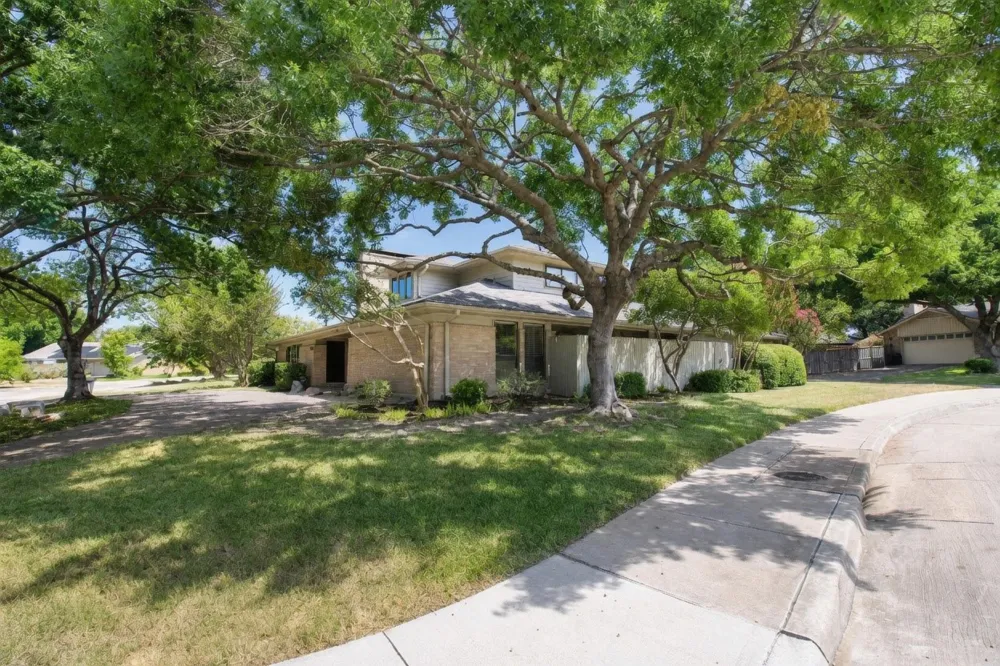 11901 Woodbridge Drive Dallas, TX 75243