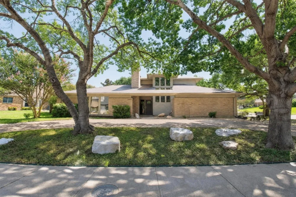 11901 Woodbridge Drive Dallas, TX 75243