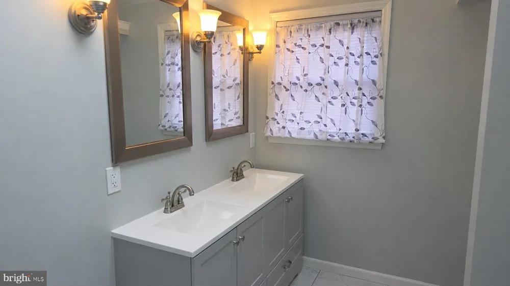 406 BOW LANE Gilbertsville, PA 19525