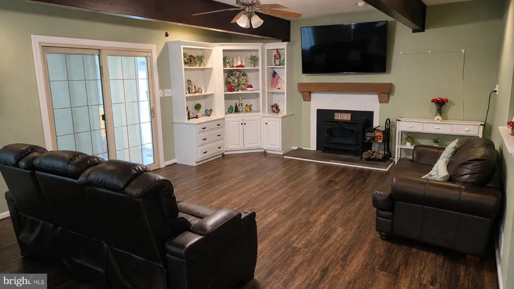 406 BOW LANE Gilbertsville, PA 19525
