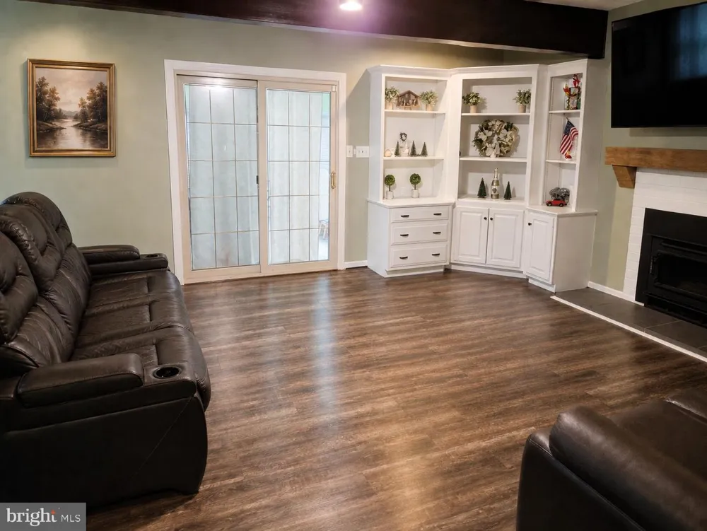 406 BOW LANE Gilbertsville, PA 19525