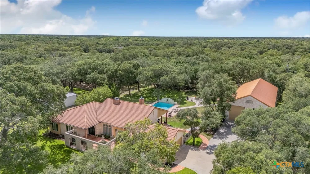 166 Post Oak Bend Inez, TX 77968