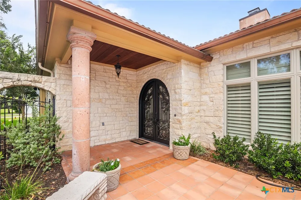 166 Post Oak Bend Inez, TX 77968