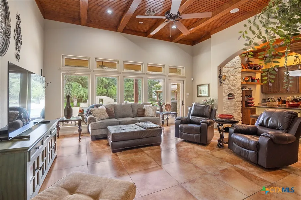 166 Post Oak Bend Inez, TX 77968