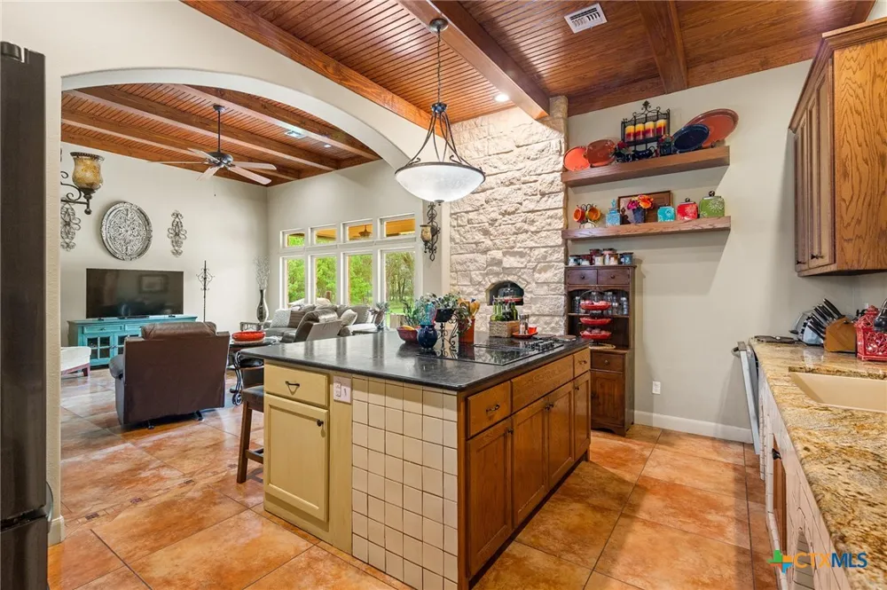 166 Post Oak Bend Inez, TX 77968