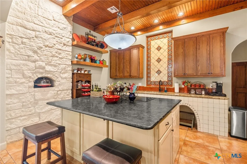 166 Post Oak Bend Inez, TX 77968