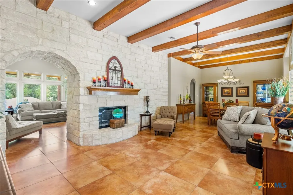 166 Post Oak Bend Inez, TX 77968