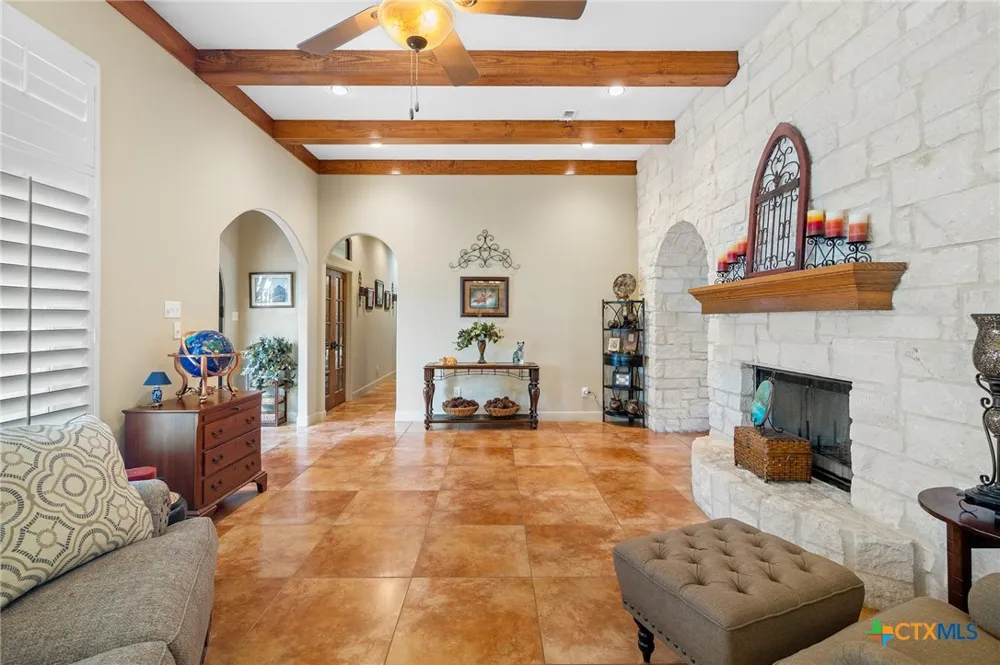 166 Post Oak Bend Inez, TX 77968