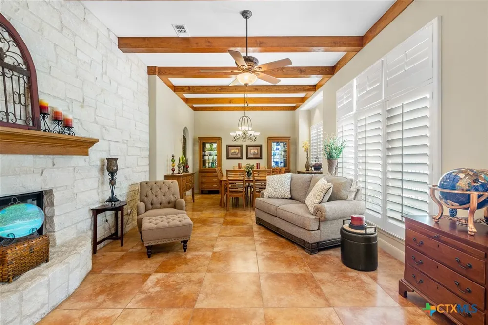166 Post Oak Bend Inez, TX 77968