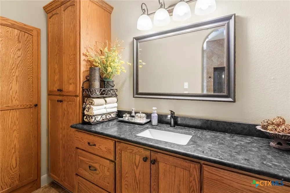 166 Post Oak Bend Inez, TX 77968