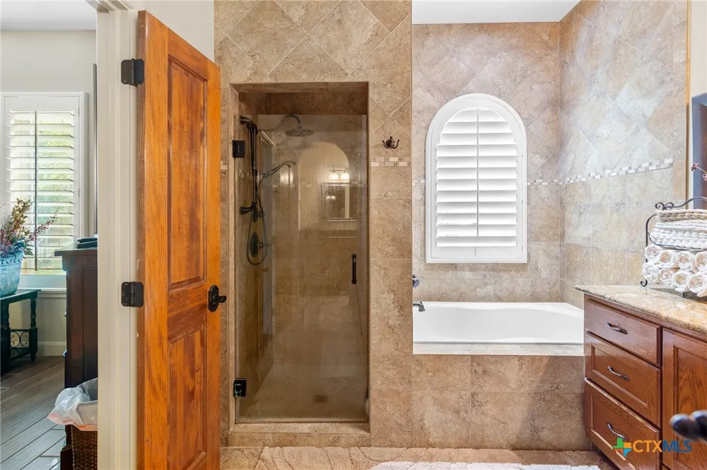 166 Post Oak Bend Inez, TX 77968