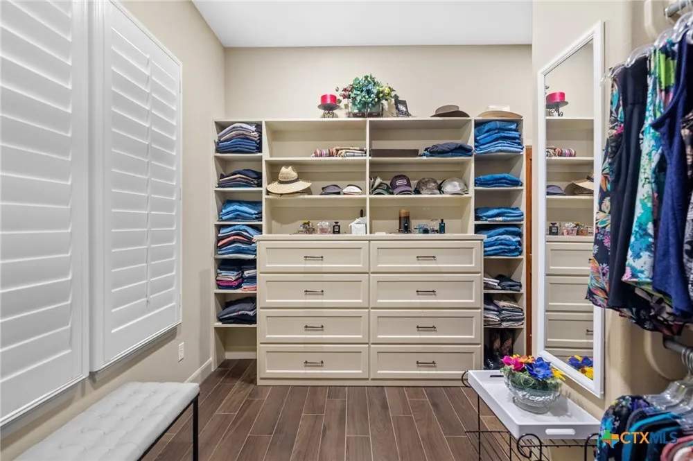 166 Post Oak Bend Inez, TX 77968
