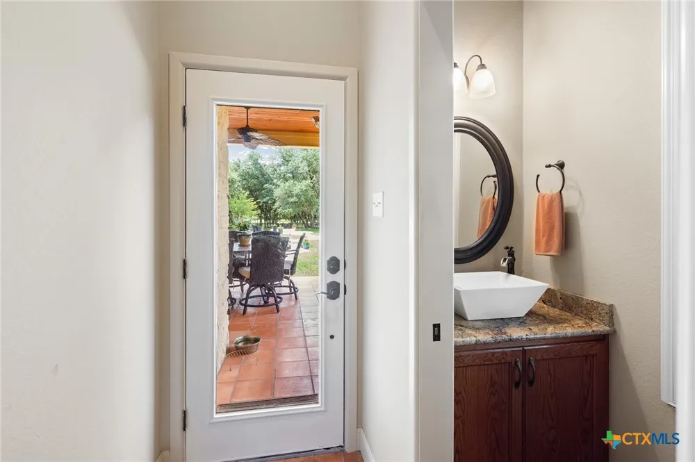 166 Post Oak Bend Inez, TX 77968