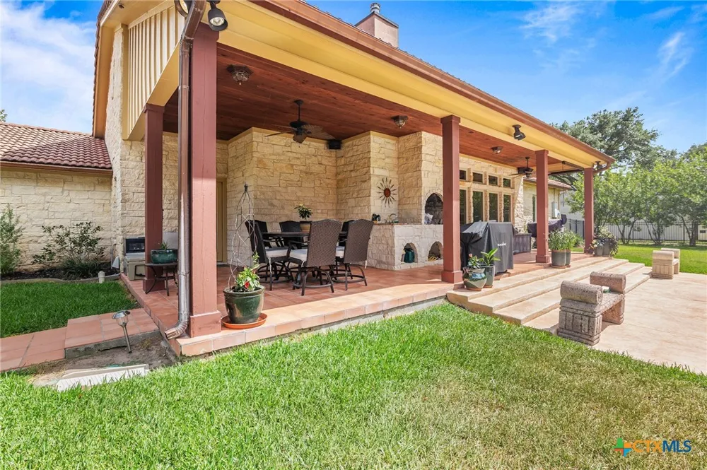 166 Post Oak Bend Inez, TX 77968