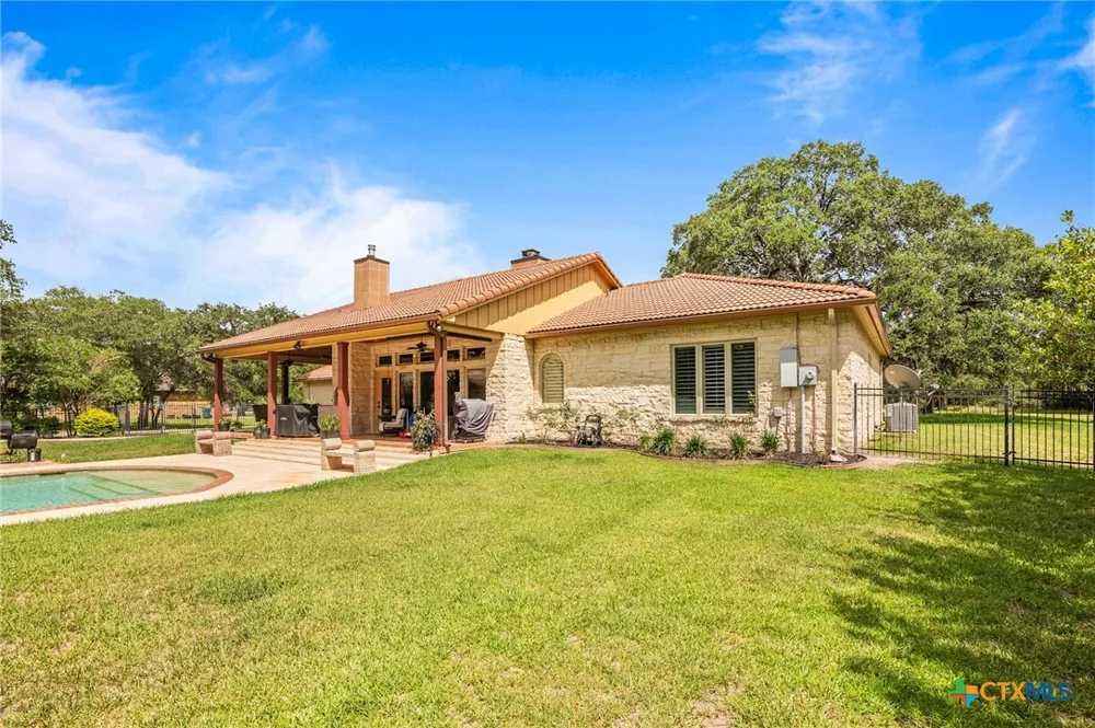 166 Post Oak Bend Inez, TX 77968
