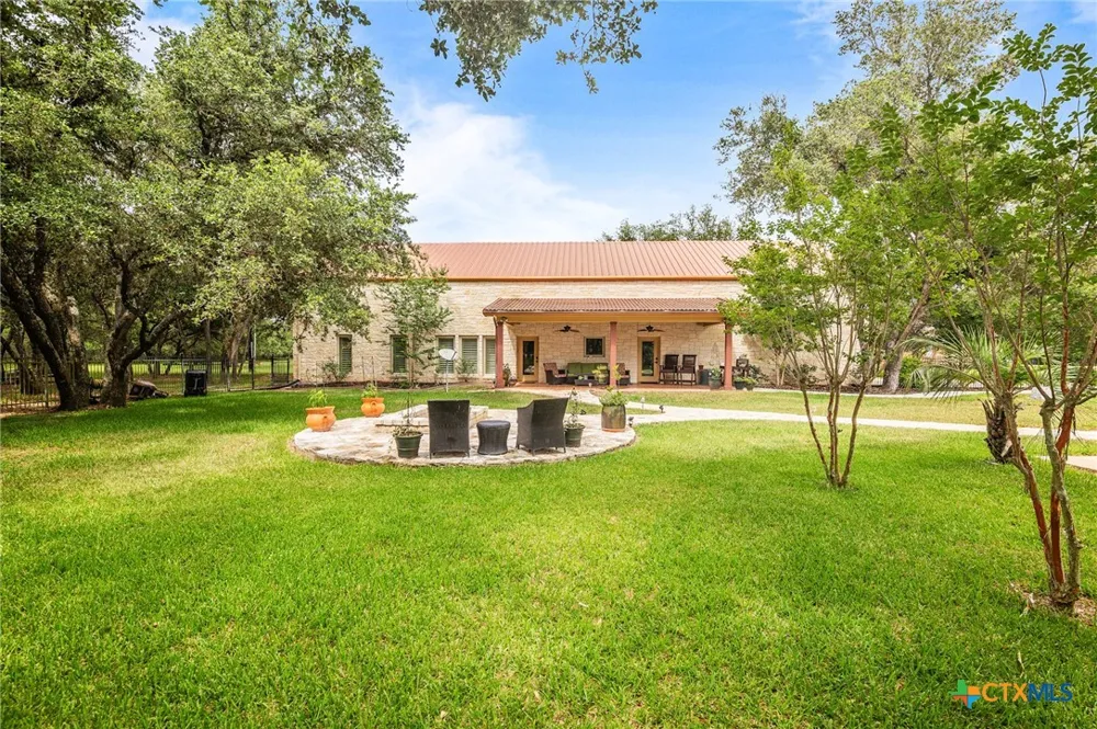 166 Post Oak Bend Inez, TX 77968