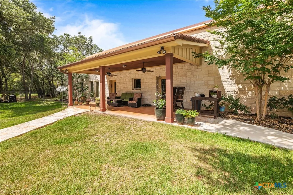 166 Post Oak Bend Inez, TX 77968
