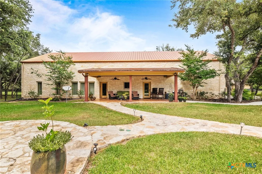 166 Post Oak Bend Inez, TX 77968