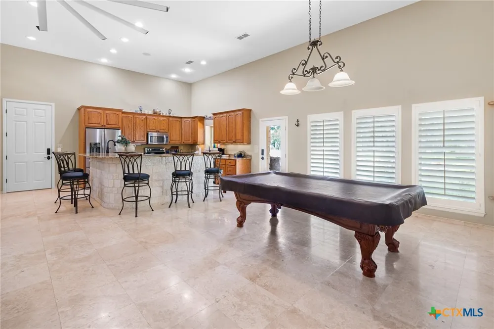 166 Post Oak Bend Inez, TX 77968