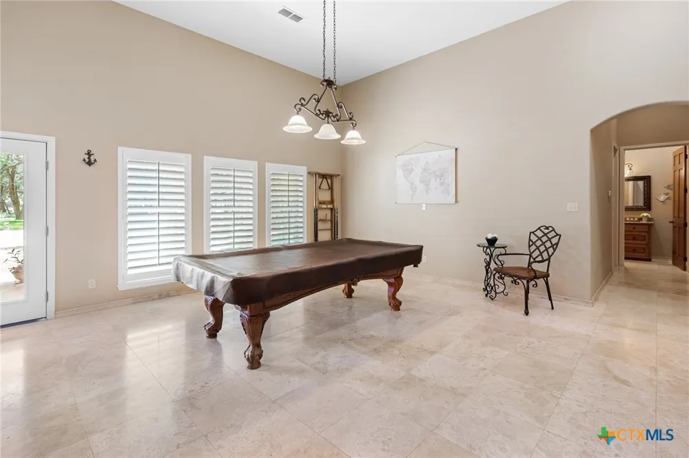 166 Post Oak Bend Inez, TX 77968