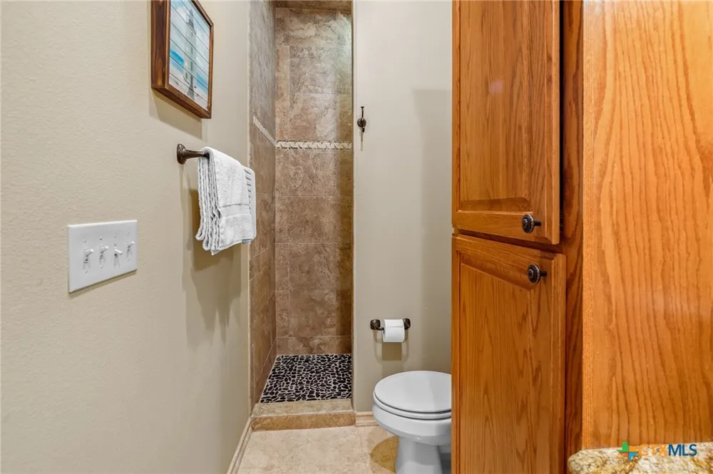 166 Post Oak Bend Inez, TX 77968