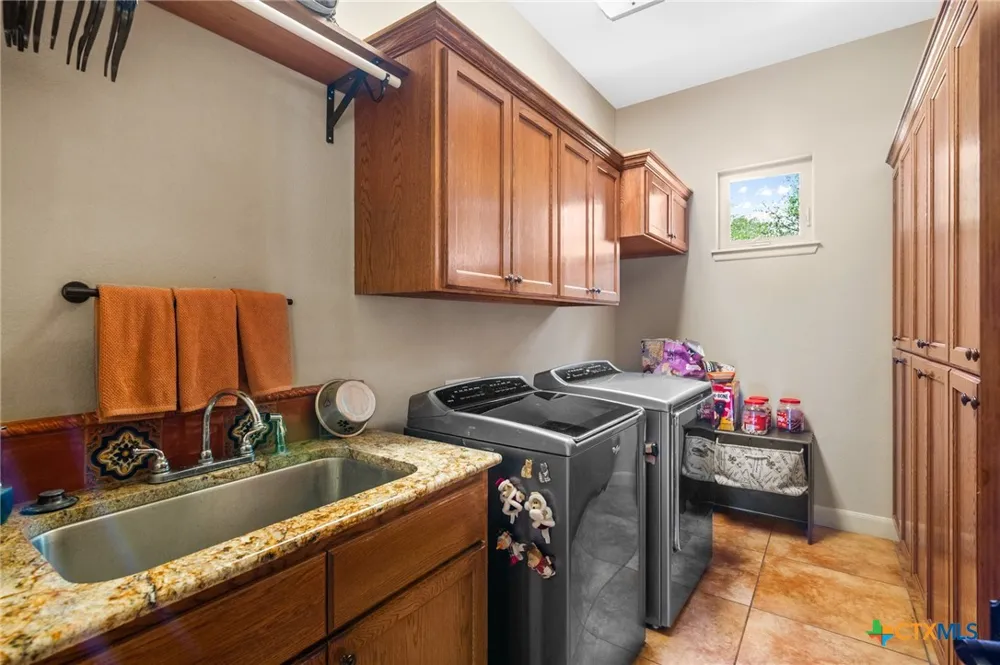 166 Post Oak Bend Inez, TX 77968