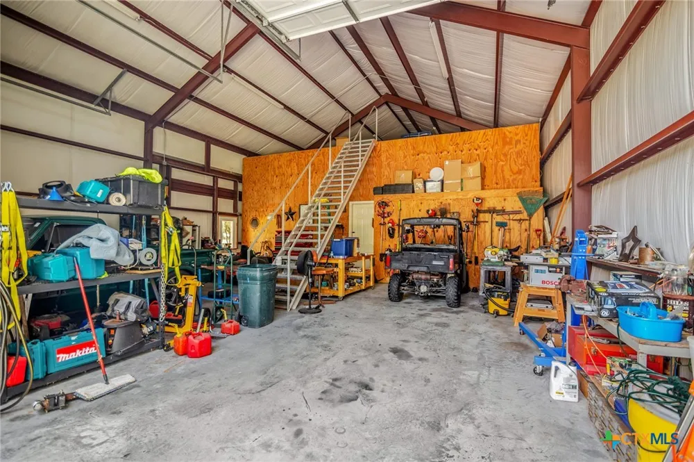 166 Post Oak Bend Inez, TX 77968