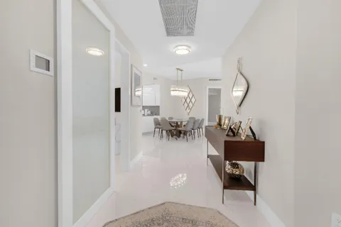 15811 COLLINS AVENUE #2207
