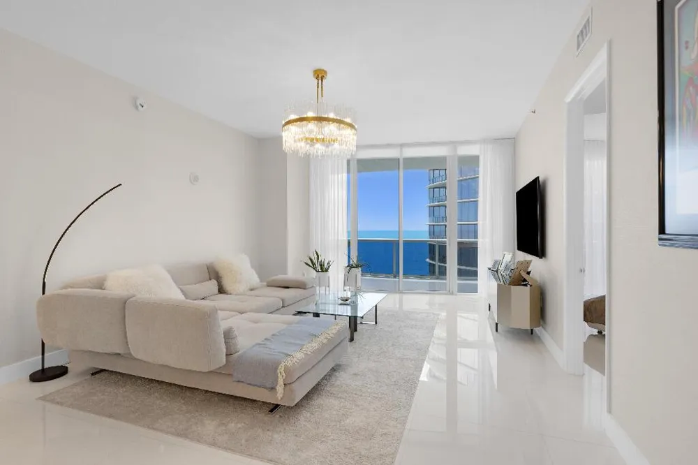 15811 COLLINS AVENUE #2207 Sunny Isles Beach, FL 33160