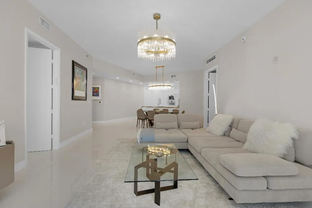 15811 COLLINS AVENUE #2207 Sunny Isles Beach, FL 33160