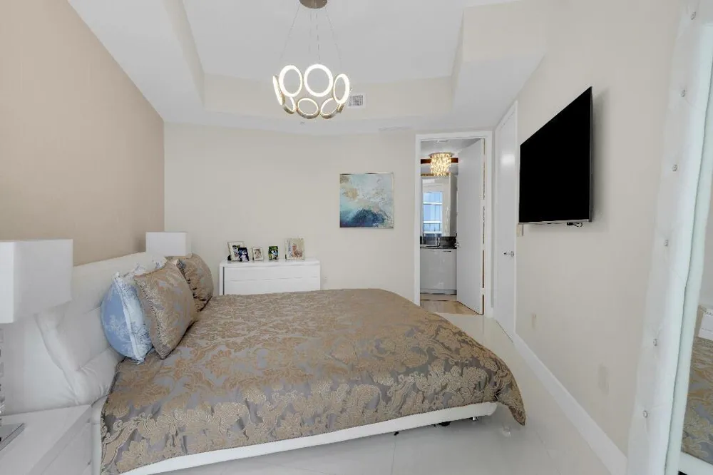 15811 COLLINS AVENUE #2207 Sunny Isles Beach, FL 33160
