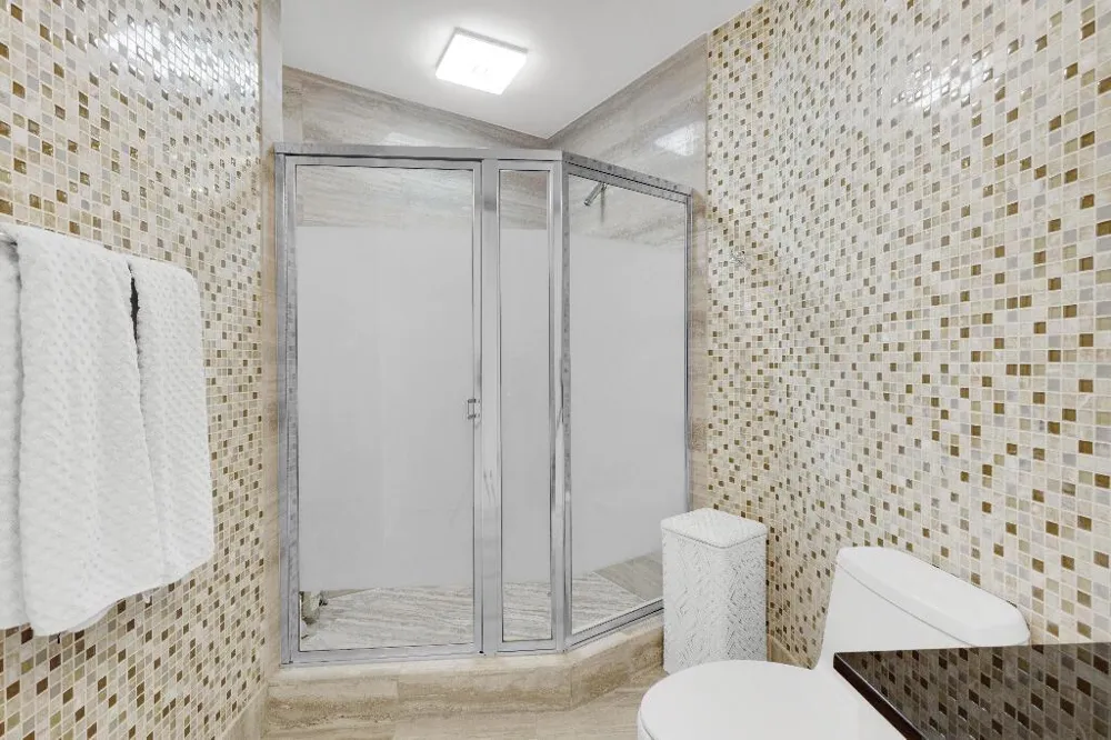 15811 COLLINS AVENUE #2207 Sunny Isles Beach, FL 33160