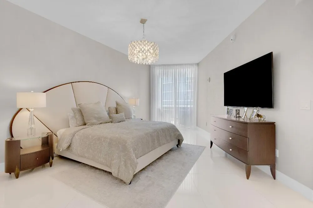 15811 COLLINS AVENUE #2207 Sunny Isles Beach, FL 33160