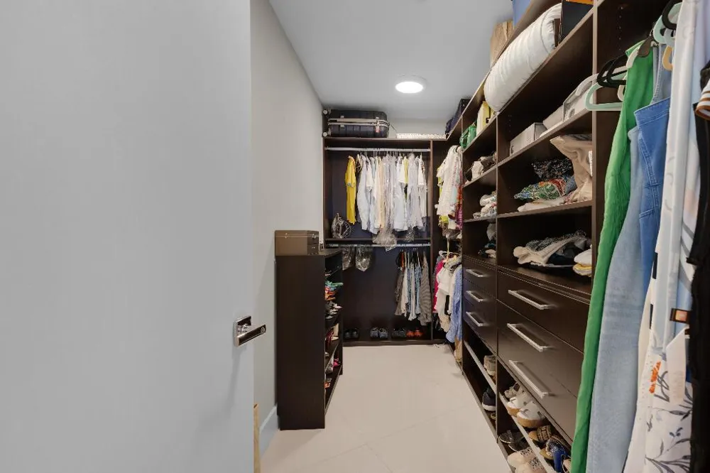 15811 COLLINS AVENUE #2207 Sunny Isles Beach, FL 33160