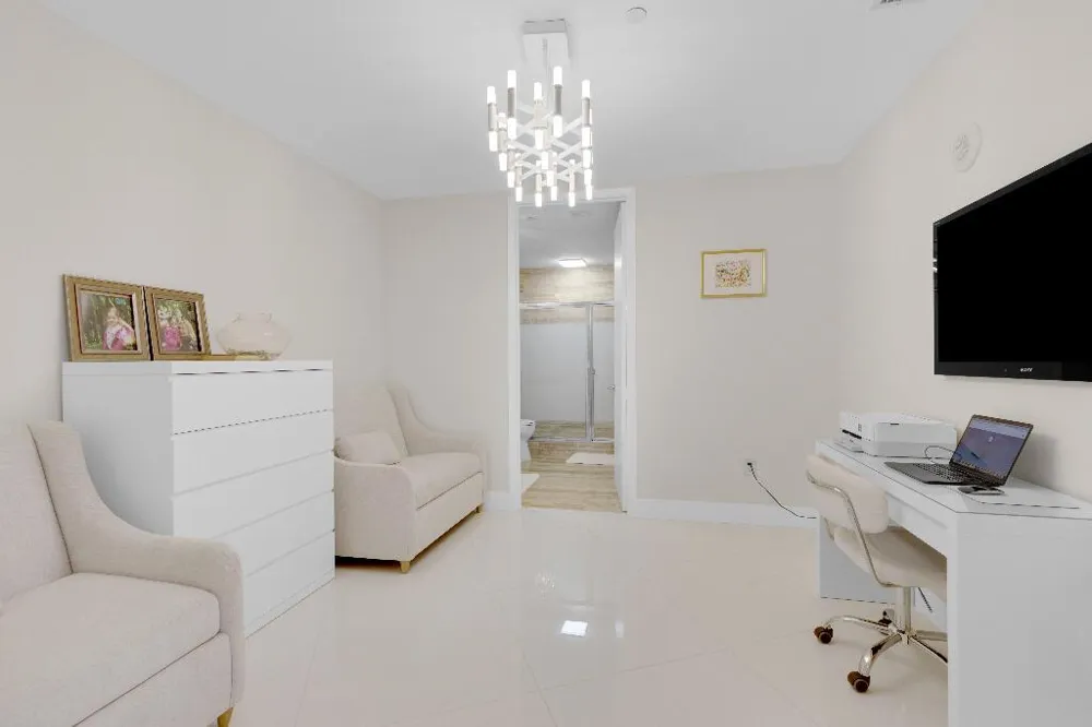 15811 COLLINS AVENUE #2207 Sunny Isles Beach, FL 33160