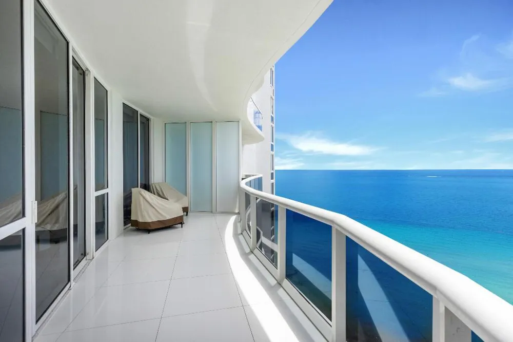 15811 COLLINS AVENUE #2207 Sunny Isles Beach, FL 33160
