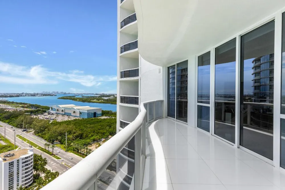 15811 COLLINS AVENUE #2207 Sunny Isles Beach, FL 33160