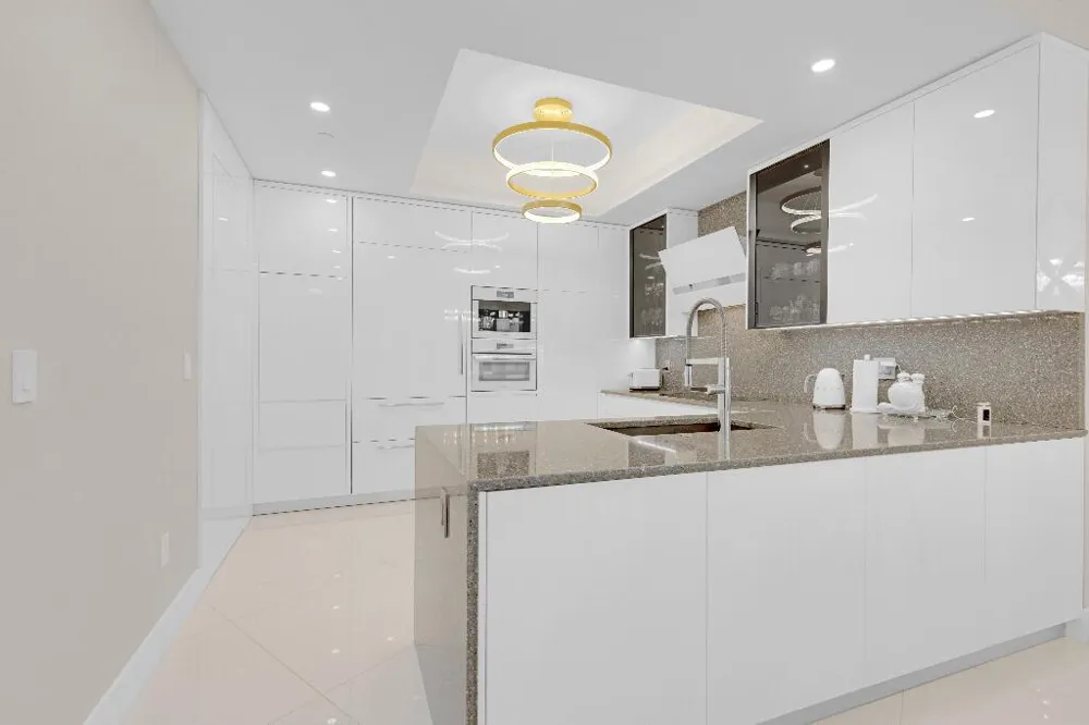 15811 COLLINS AVENUE #2207 Sunny Isles Beach, FL 33160