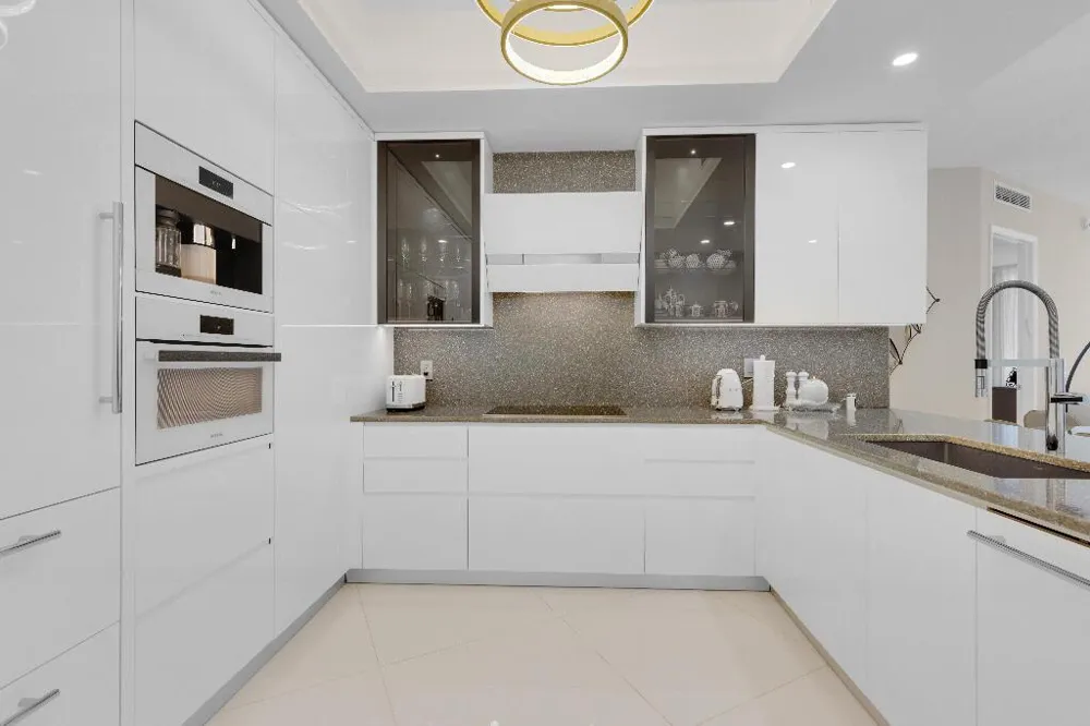 15811 COLLINS AVENUE #2207 Sunny Isles Beach, FL 33160