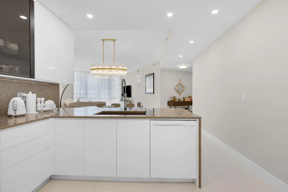 15811 COLLINS AVENUE #2207 Sunny Isles Beach, FL 33160