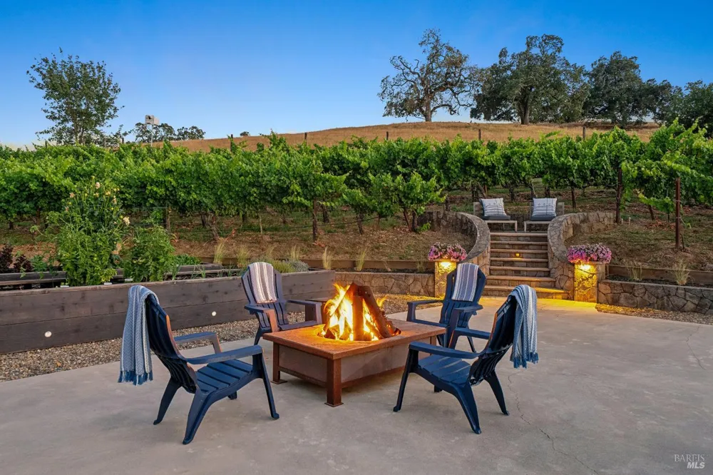 1297 Leaning Oak Drive Napa, CA 94558